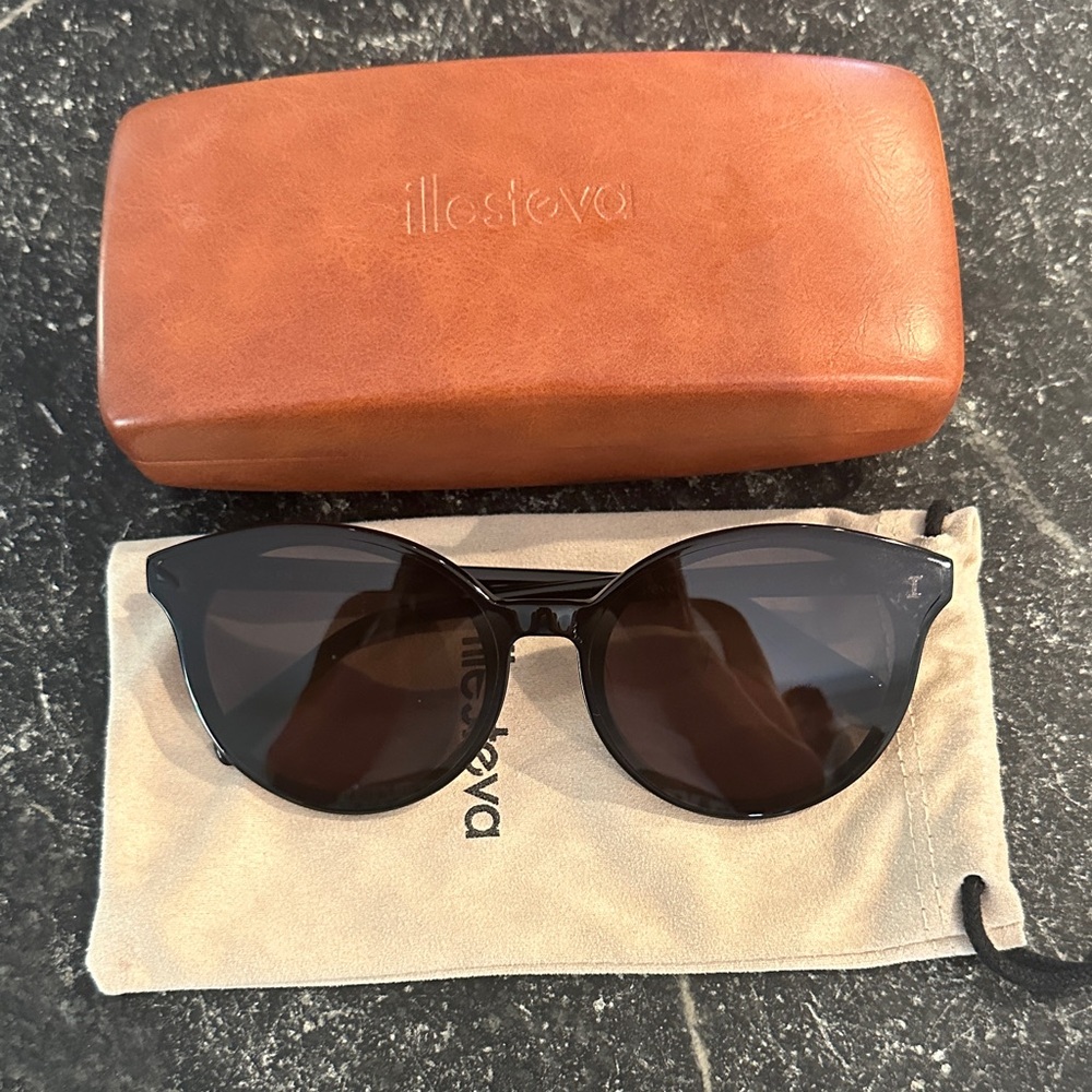 Illesteva Dark Sunglasses with Tan Case